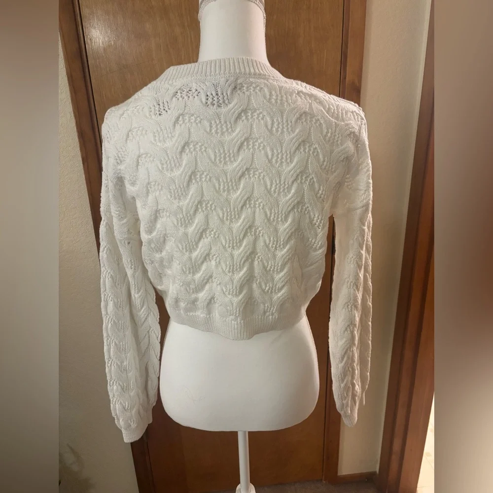 Chic White Cable Knit Cropped Sweater - Picture 3 of 9